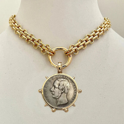 Hyperbole Gothic Cuban Chunky Necklace for Women Vintage Queen Coin Pendant Necklace Statement Hip hop Jewelry