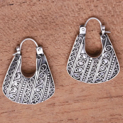 Ladies' Vintage Totem Earrings Spiral Relief Pattern Design Daily Commuting Versatile Ear Buckle Exotic Style Earrings