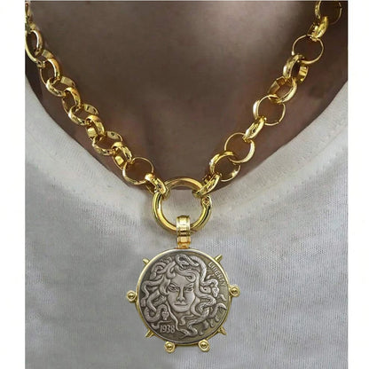 Hyperbole Gothic Cuban Chunky Necklace for Women Vintage Queen Coin Pendant Necklace Statement Hip hop Jewelry