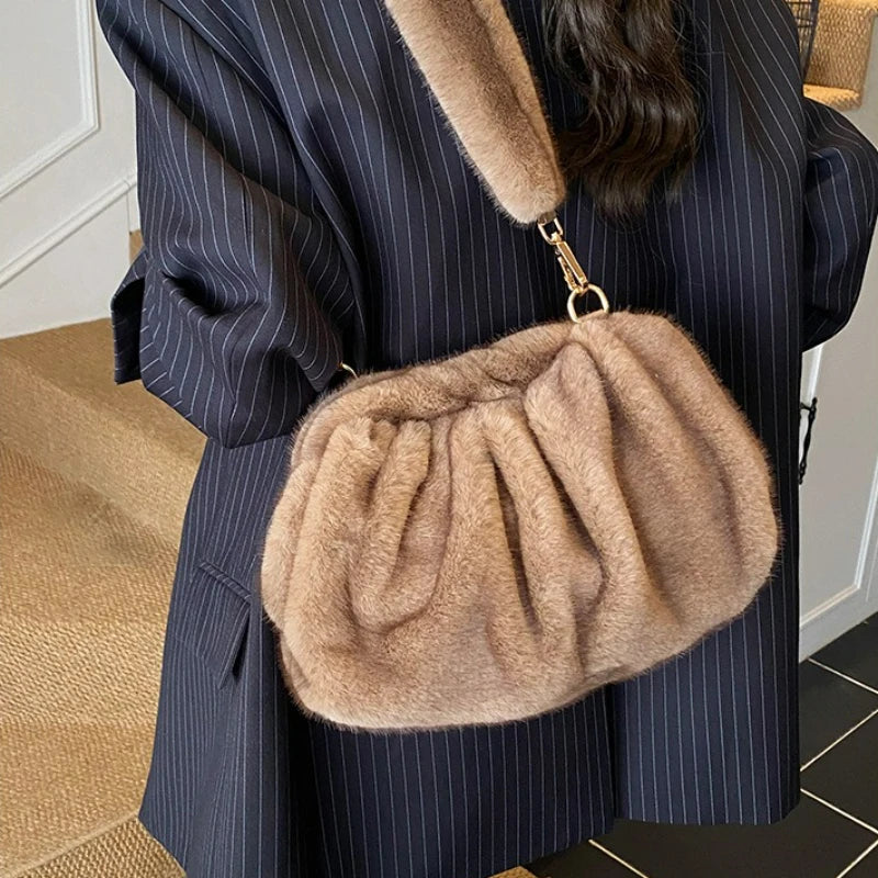 New Womens Commuting Simplified Shoulder Bag Fluffy Cloud Textured Casual Coach Bag Vintage Furry Handle Bag for Autumn Winter