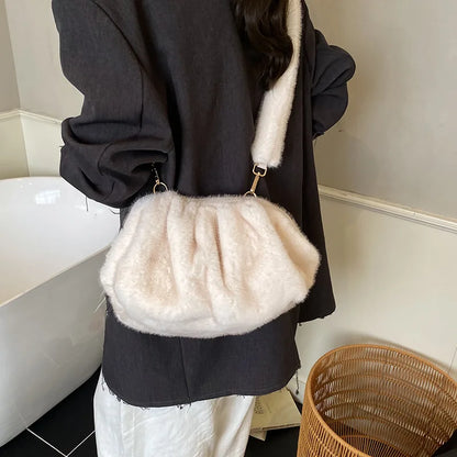 New Womens Commuting Simplified Shoulder Bag Fluffy Cloud Textured Casual Coach Bag Vintage Furry Handle Bag for Autumn Winter