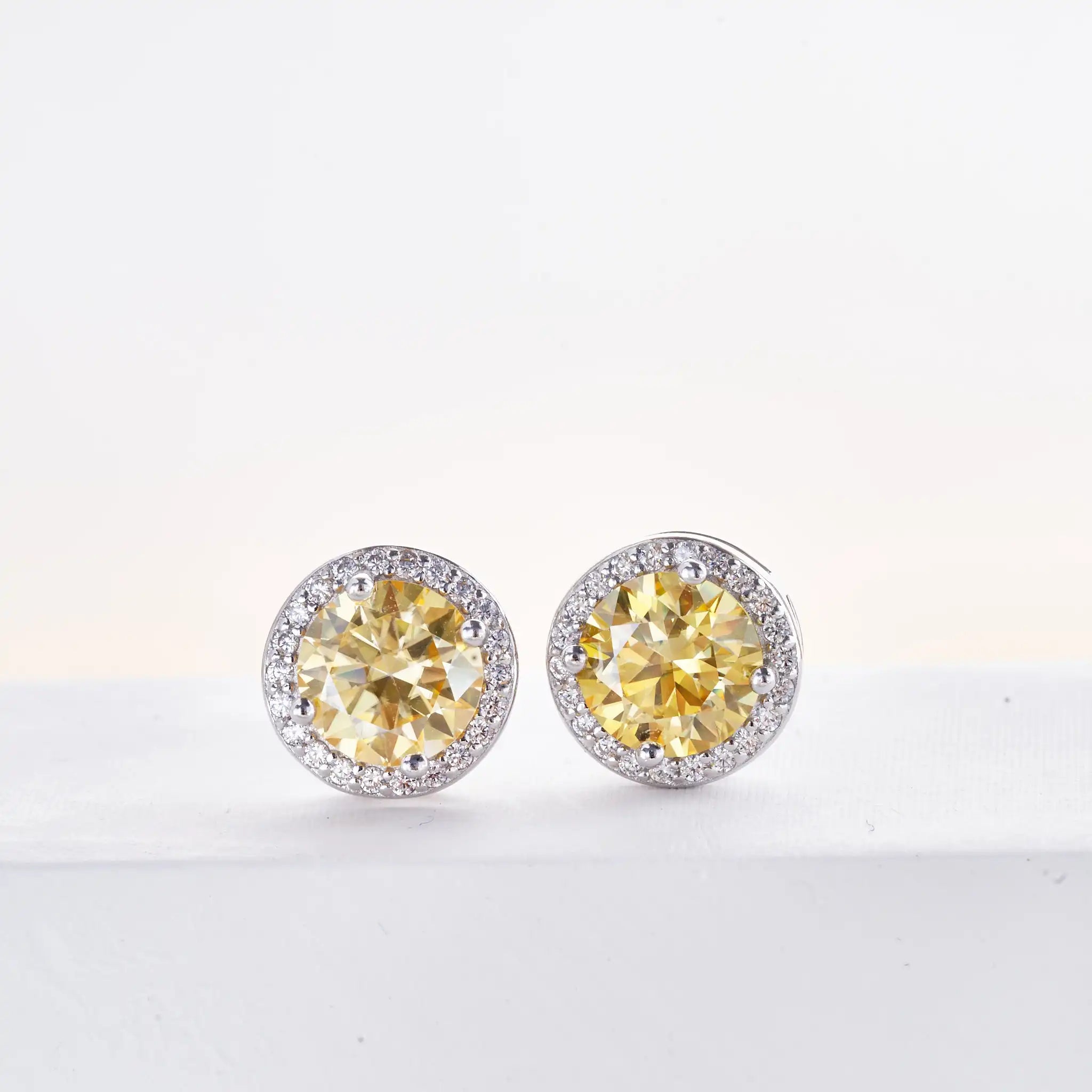 925 Sterling Silver 1 Carat Moissanite Round Earrings Engagement Wedding Daily Work Party Travel Luxurious Gift For Women