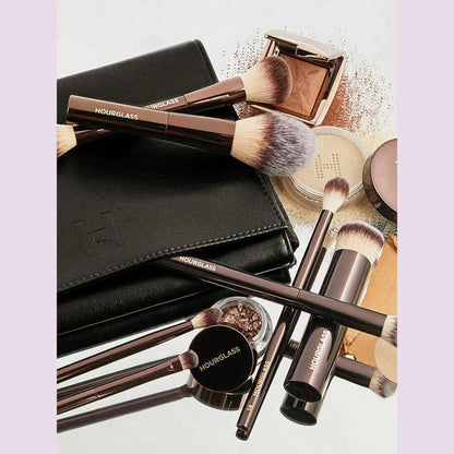 HOURGLASS Vegan brush travel brush set includes 7 brushes for the eye and face with a bag gift box packaging