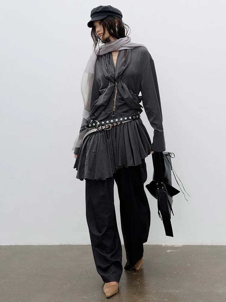 [EAM] Women Gray Pleated Irregular Burr Hem Elegant Shirt Dress New V-neck Long Sleeve Fashion Tide Spring Autumn 2026...