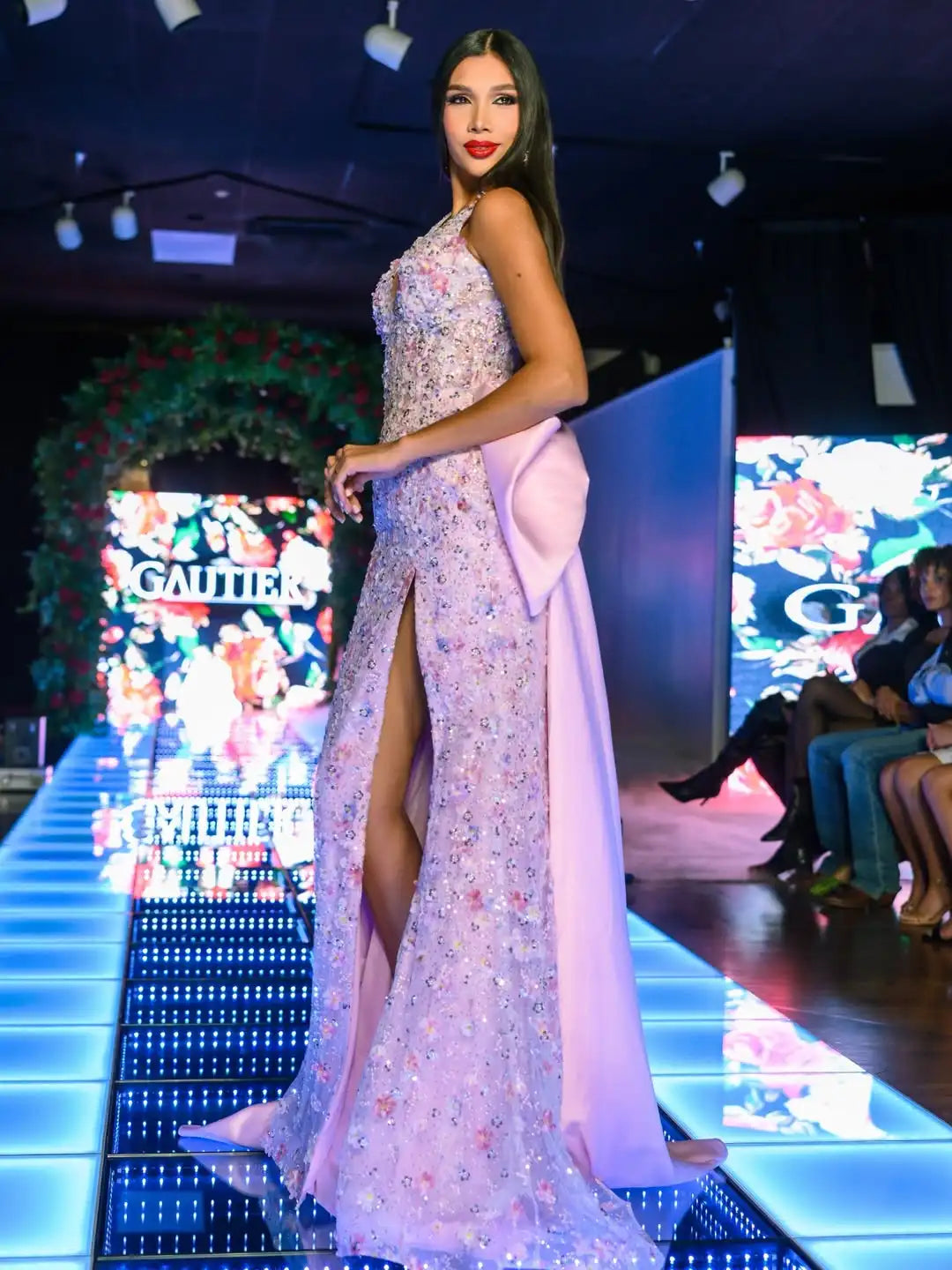 Ofherown Dubai Luxury Pink Prom Dress Halter Neck High Slit Beaded Evening Gown Big Bow Formal Wedding Guest Dress Customzied