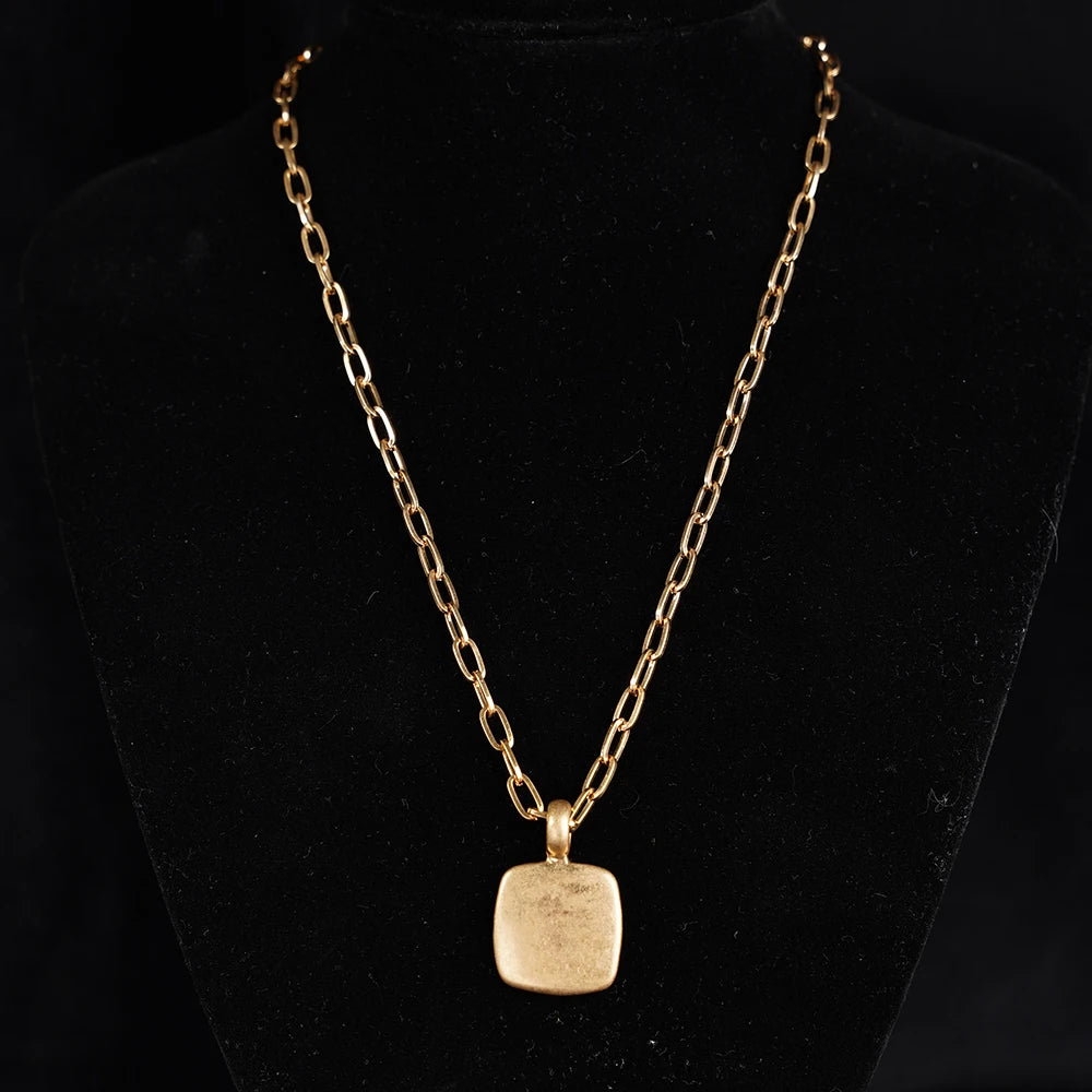 Unique Irregular Shape Pendants And Multi-Layered Designs In European And American Style Necklaces For Women's Banquets...