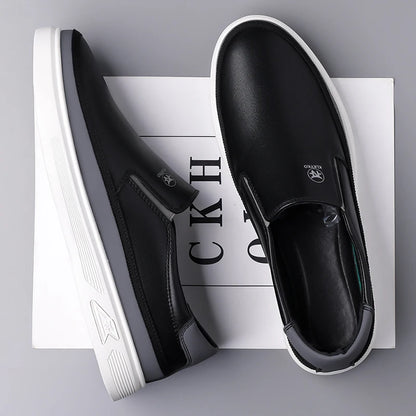 New Trend Leather Mens Casual Shoes Summer Male Loafers Driving Moccasins Male Comfortable Light Slip on Flats Simple Boat Shoes