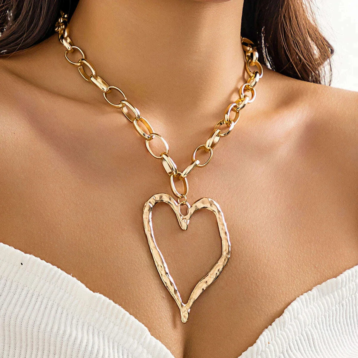 Thick Chains with Big Hollow Heart Pendant Necklaces for Women Trendy Exaggerated Large Accessories on Neck 2023 Fashion Jewelry