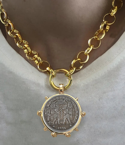 Hyperbole Gothic Cuban Chunky Necklace for Women Vintage Queen Coin Pendant Necklace Statement Hip hop Jewelry