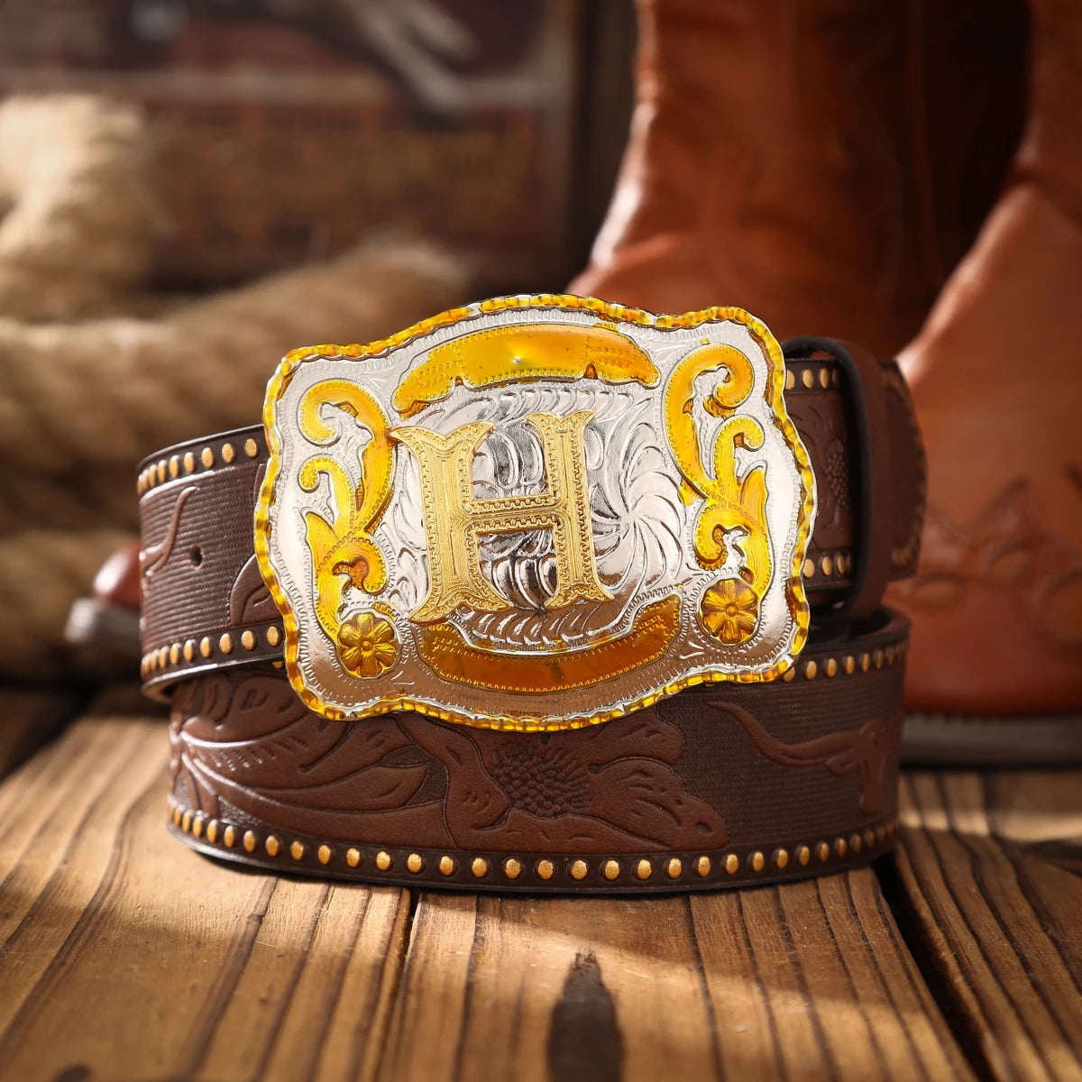 A men's and women's casual retro belt Western style! PU leather belt with metal buckle, suitable for daily work wear