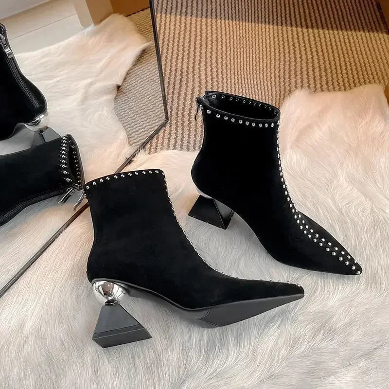 2024 Shallow Spring Autumn Women Ankle Boots Punk Pointed Toes Unqie Heels Designer High Heels Ladies Short Boots Back Zip