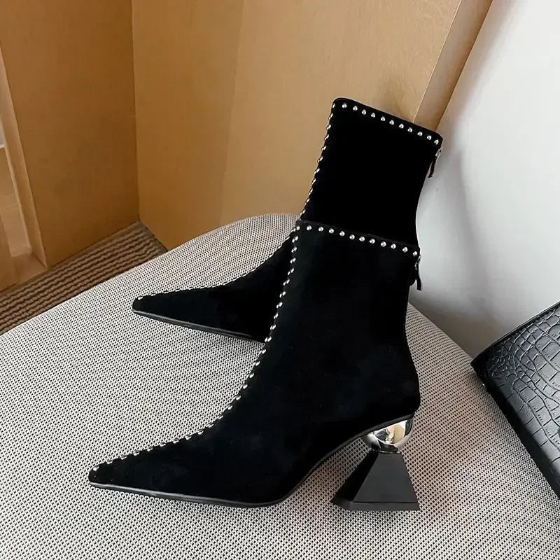 2024 Shallow Spring Autumn Women Ankle Boots Punk Pointed Toes Unqie Heels Designer High Heels Ladies Short Boots Back Zip