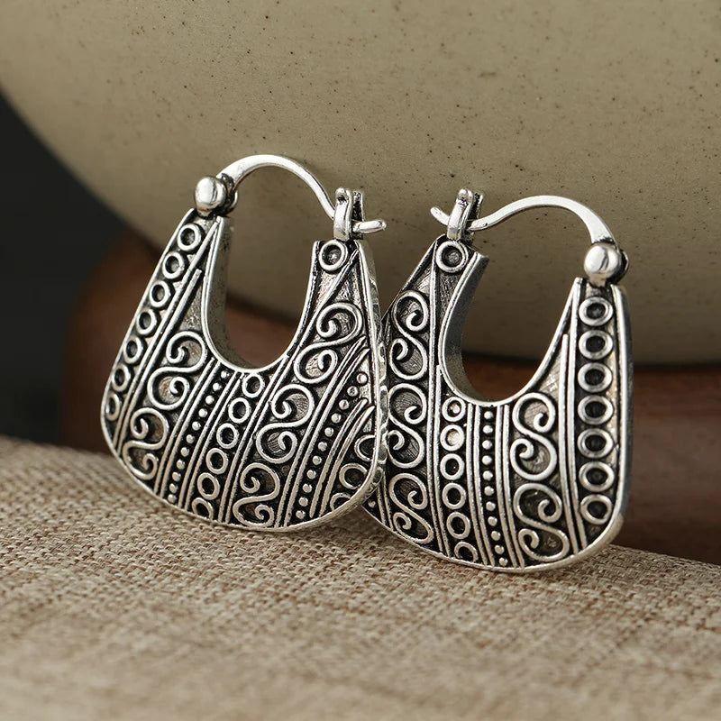 Ladies' Vintage Totem Earrings Spiral Relief Pattern Design Daily Commuting Versatile Ear Buckle Exotic Style Earrings
