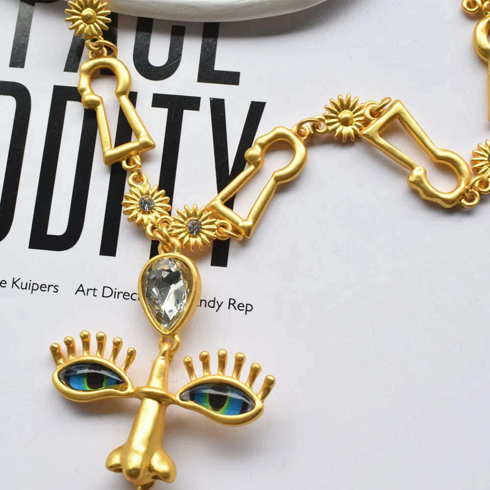 Baroque Style Metal Eyes With Red Lips Pendant Necklace Jewelry For Women Vintage Ethnic Unique Statement Necklace