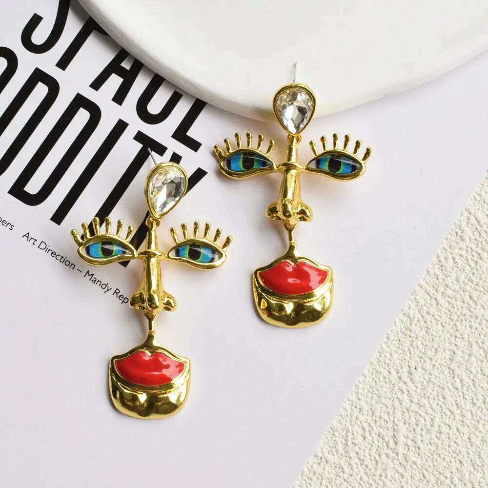 Baroque Style Metal Eyes With Red Lips Pendant Necklace Jewelry For Women Vintage Ethnic Unique Statement Necklace