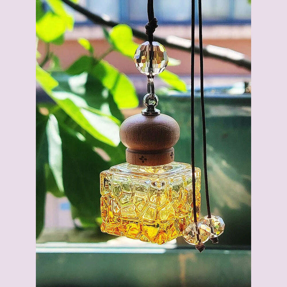 Car Perfume Honey peach hang perfume Interior Women Air Freshener Men`s perfumes Auto Accessories 10ML Liquid Flavoring for Cars