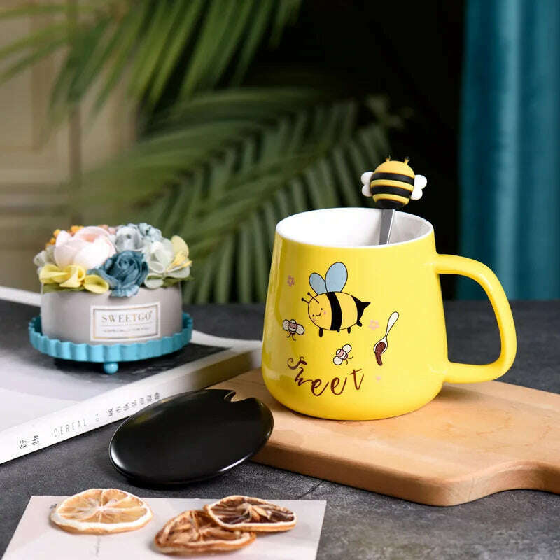 Ceramic Cartoon Bee Mug With Spoon Lid Ceramic Coffee Cups Free Shipping Original Breakfast Cups Christmas Gift Coffee Cup Sets