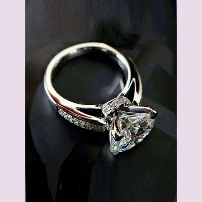 Huitan Classic Wedding Engagement Ring for Women Brilliant Cubic Zirconia Crystal Proposal Ring Anniversary Gift Jewelry