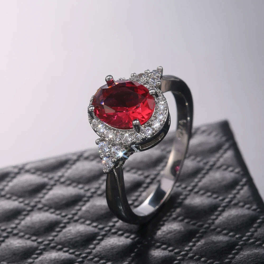 Huitan Vintage Red Oval Cubic Zirconia Women Ring CZ Stone Noble Mother/Grandmother Gift Retro Party Finger Ring Bright Jewelry
