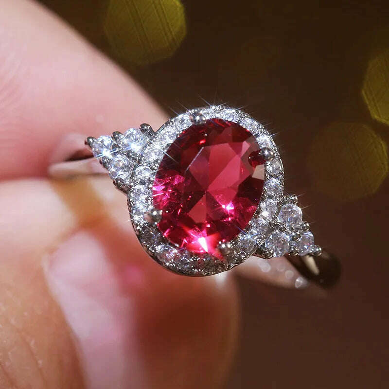 Huitan Vintage Red Oval Cubic Zirconia Women Ring CZ Stone Noble Mother/Grandmother Gift Retro Party Finger Ring Bright Jewelry