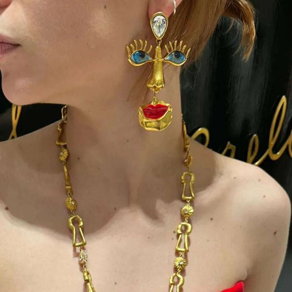 New Arrival Vintage Unique Eyes Red Lips Dangle Earrings For Women Jewelry Baroque Fashion Show Collection Earrings Accessories